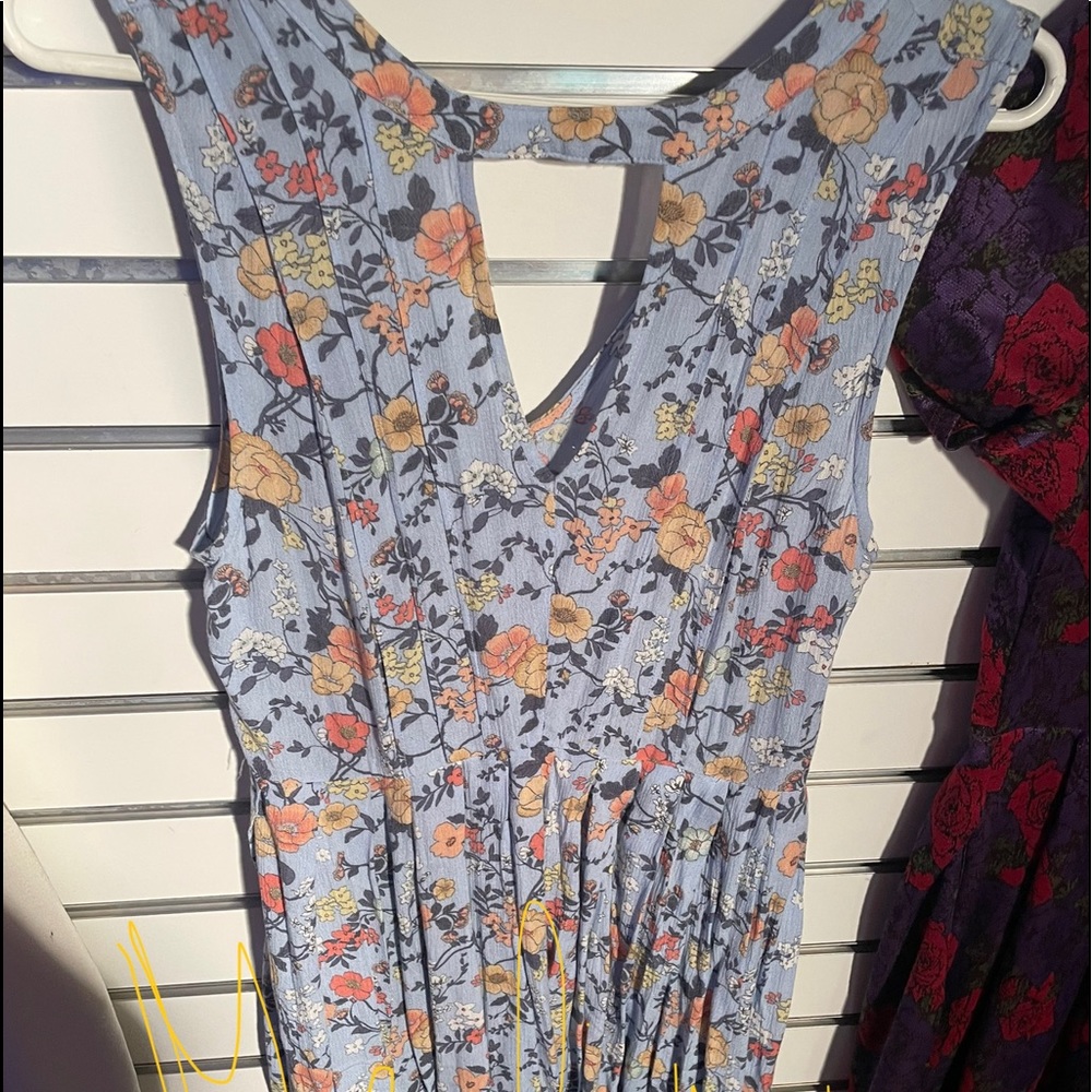 Dresses - Picture 5 of 15